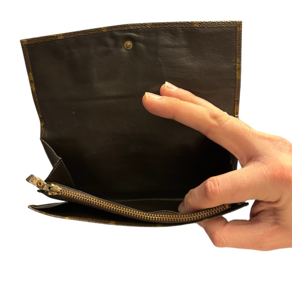 SOLD!! Vintage Louis Vuitton Monogram Sarah Long Wallet - Classic Envelope Style - Picture 5 of 8